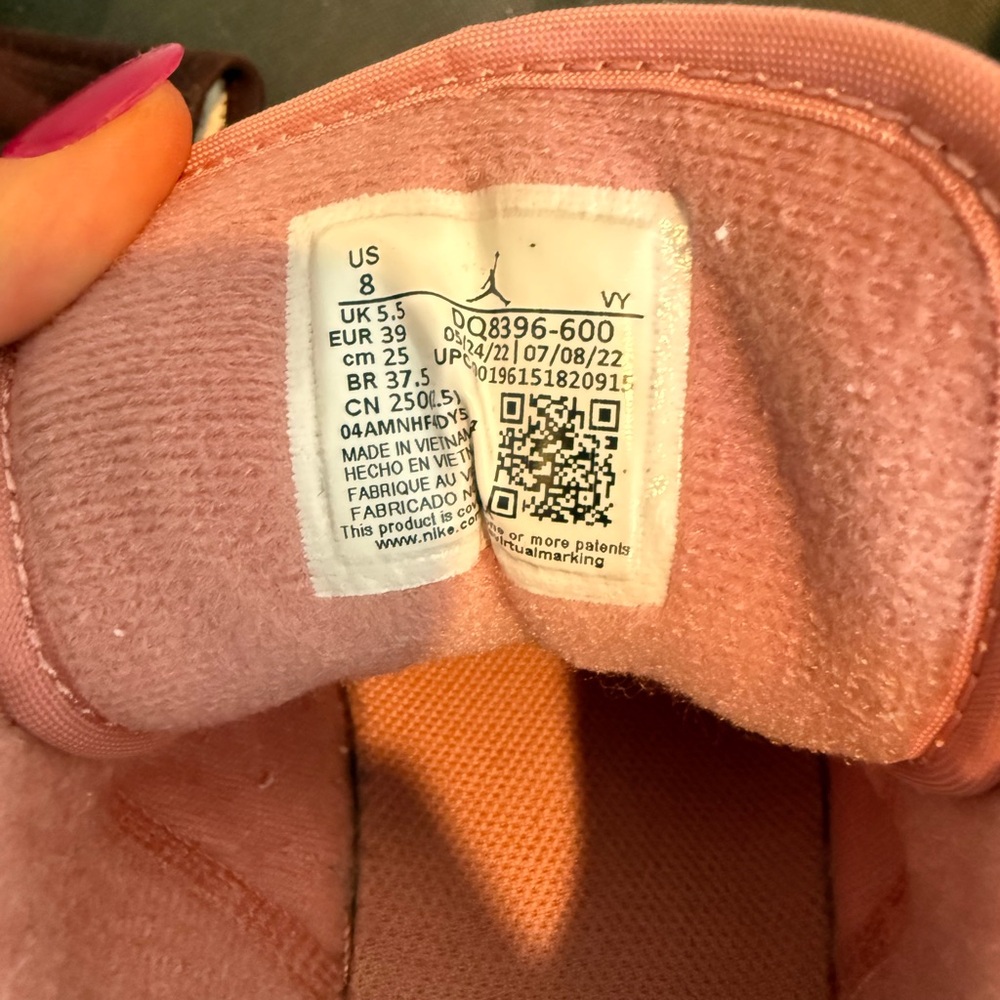Air Jordan 1 Pink Velvet - Picture 3 of 3